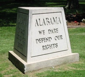 Motto_of_Alabama